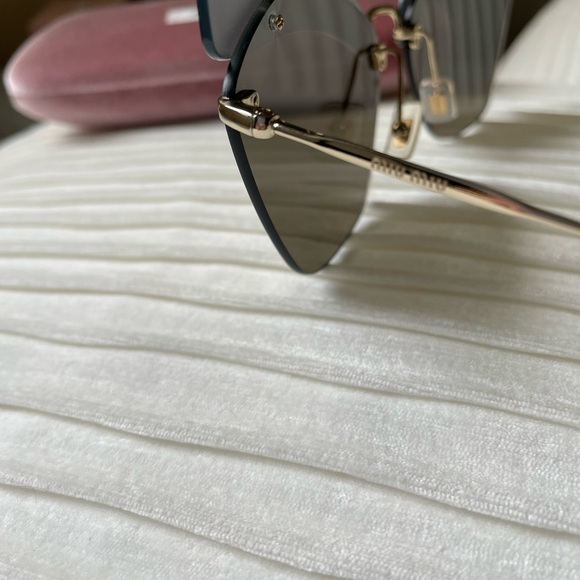 Miu Miu SMU56T Catwalk butterfly shaped Sunglasses EUC - Picture 16 of 16